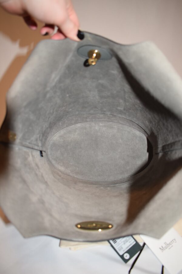 Pre loved luxury handbags - second hand designer bags - Cheeks Consignment - Mulberry Lily Tote Charcoal