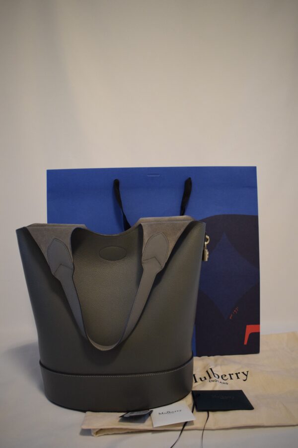 Pre loved luxury handbags - second hand designer bags - Cheeks Consignment - Mulberry Lily Tote Charcoal
