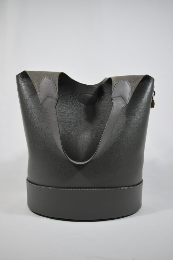 Pre loved luxury handbags - second hand designer bags - Cheeks Consignment - Mulberry Lily Tote