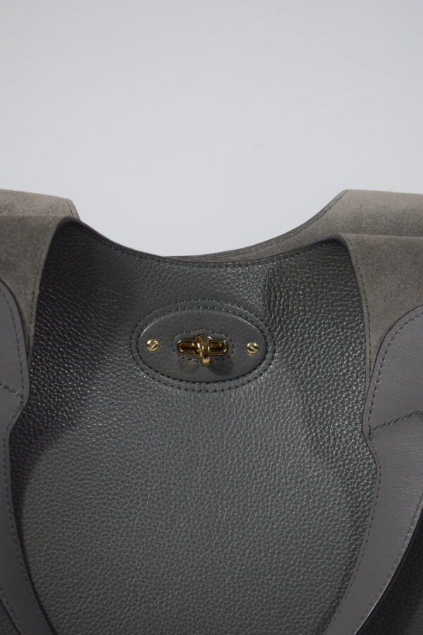 Pre loved luxury handbags - second hand designer bags - Cheeks Consignment - Mulberry Lily Tote