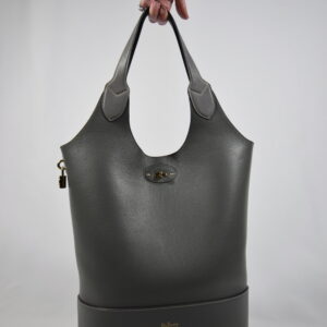 Pre loved luxury handbags - second hand designer bags - Cheeks Consignment - Mulberry Lily Tote