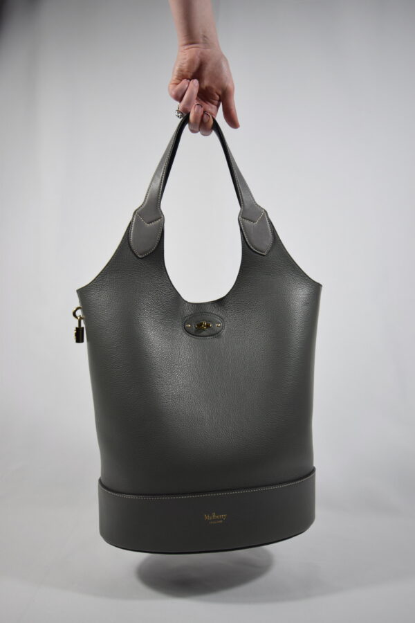 Pre loved luxury handbags - second hand designer bags - Cheeks Consignment - Mulberry Lily Tote